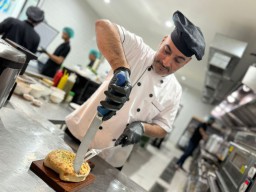Syaam Restaurant Hadirkan Kuliner Ala Timur Tengah Khas Lebanon di Kota Pahlawan
