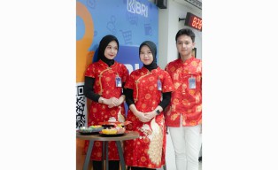 Rayakan Imlek 2025, Bentuk Komitmen BRI Surabaya Mulyosari untuk Selalu Dekat dengan Nasabah