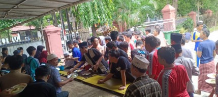 Jumat berkah, Masjid di Pengadilan Negeri Surabaya sediakan hidangan gratis buat Jemaah