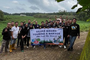 Komunitas BRI Bikers Surabaya Tanjung Perak Berbagi Kebahagiaan Dengan Masyarakat di Desa Siridomo Pasuruan