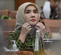 Mantan Dirut Pertamina Nicke Widyawati  Diperiksa Kejagung untuk Kasus Korupsi Minyak Mentah.