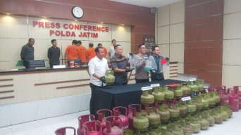 Polda Jatim Bongkar Sindikat Pengoplos LPG Subsidi di Malang,