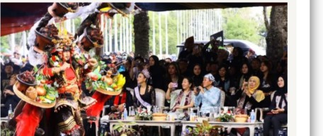Parade Banyuwangi Ethno Carnival 2025 Pukau Ribuan Wisatawan