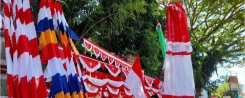 Jelang HUT RI ke-80 , Penjual Bendera di Lamongan Mulai Persiapan