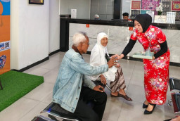 BRI BO Surabaya Mulyosari Hadirkan Kehangatan Imlek bagi Nasabah