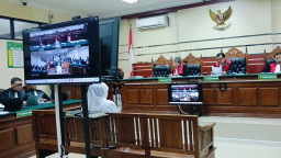 Penuhi Panggilan KPK, Khofifah Beri Keterangan di PN Tipikor Surabaya