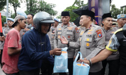 Kapolda Jatim Berbagi Takjil dan Buka Puasa Bersama Elemen Masyarakat
