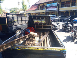 Polres Lumajang Ringkus Tiga Tersangka Sindikat Pencurian Rel Kereta Api