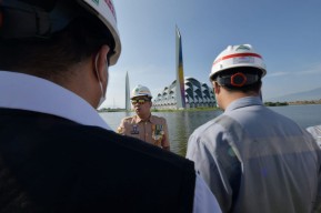 Ridwan Kamil Targetkan Desember Bisa Dipakai Salat