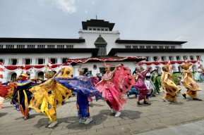 Jadi Warisan Budaya Tak Benda Indonesia, Tari Merak Digelar Massal di Gedung Sate