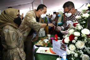 Dalam Rangka Memperingati Hari Ibu, Pemkot Surabaya Gelar Lomba Senam Gemufamire