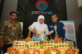 Pasar Gula dan Buah Murah Ludes dalam 30 Menit