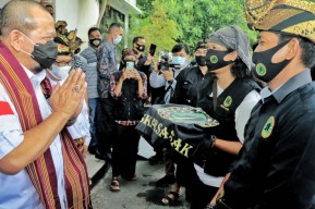 Laskar Sasak Lombok Sambut Kedatangan Ketua DPD RI