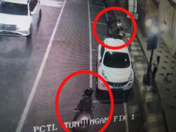 Rampas Kalung Di Jalan Tunjungan, Kaki Seorang Bandit Jalanan Ditembak Polisi