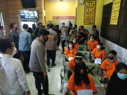 143 Tahanan Polrestabes Surabaya Divaksin Covid 19