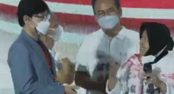 Paksa Tuna Rungu Bicara, Mensos Risma Viral lagi