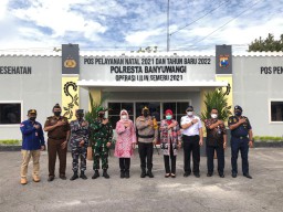 Polresta Banyuwangi Bawa Suasana Mapolresta di Pos Pelayanan Nataru ASDP Ketapang 