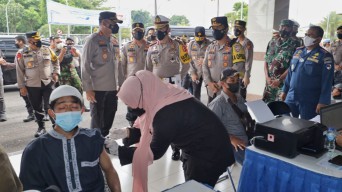 Pastikan Penerapan Protokol Kesehatan di Tempat Publik Surabaya Berjalan Baik
