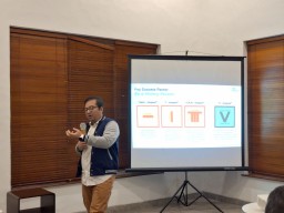 Direktur PT Pegadaian Beri Wawasan Kepemimpinan pada Millennials BUMN Surabaya