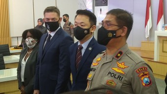 Berhasil Ungkap Kejahatan Scam Page, Polda Jawa Timur Terima Penghargaan Dari FBI