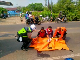 Nyalip Truk, Motor Tergelincir lalu  Istri Tewas di Tempat
