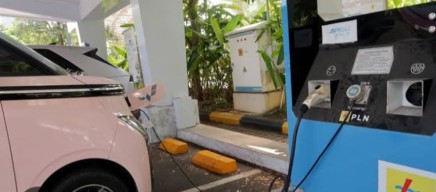 Kembangkan Transportasi Elektrik, Dishub Surabaya Tambah SPKLU dan Mobile Charging