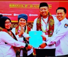 Bakal Calon Gubernur Luluk Siap Lawan Khofifah.