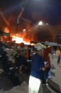 Tumpukan Kayu terbakar Hebat di Asemrowo Surabaya