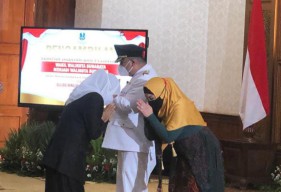Sah! Khofifah Lantik Whisnu Sakti Jadi Walikota Surabaya Definitif.