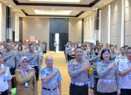 Dinas PU Bina Marga Jawa Timur Tertibkan  kegiatan tak berijin di ruas jalan milik provinsi.