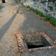 Tutup Saluran air di Jl. Tanjungsari Surabaya, banyak yang hilang
