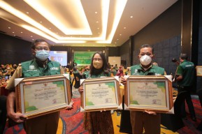 Tiga Kelurahan di Surabaya Terima Penghargaan Kelurahan Bersih dan Lestari dari Pemprov Jatim 2021