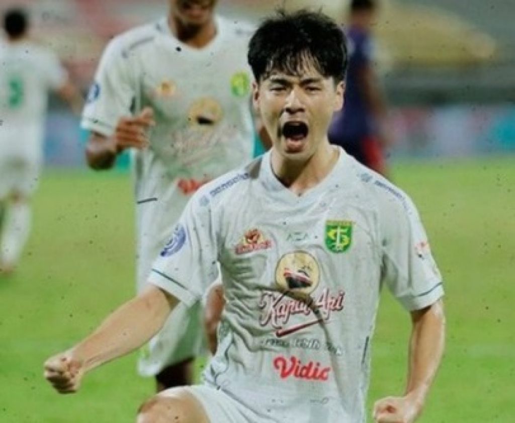 Selebrasi Taisei Marukawa usai mencetak gol ke gawang Persita.