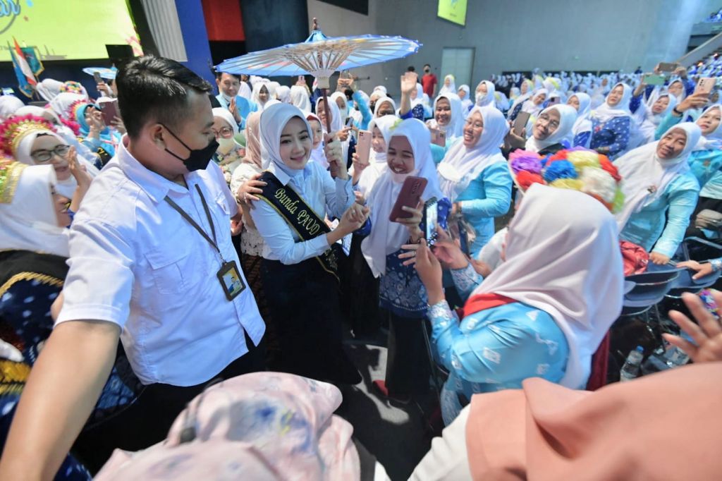 Atalia saat membuka Festival Film Pendek Himpaudi Jabar di Gedung Sabuga, Kota Bandung, Rabu (7/9/2022). 