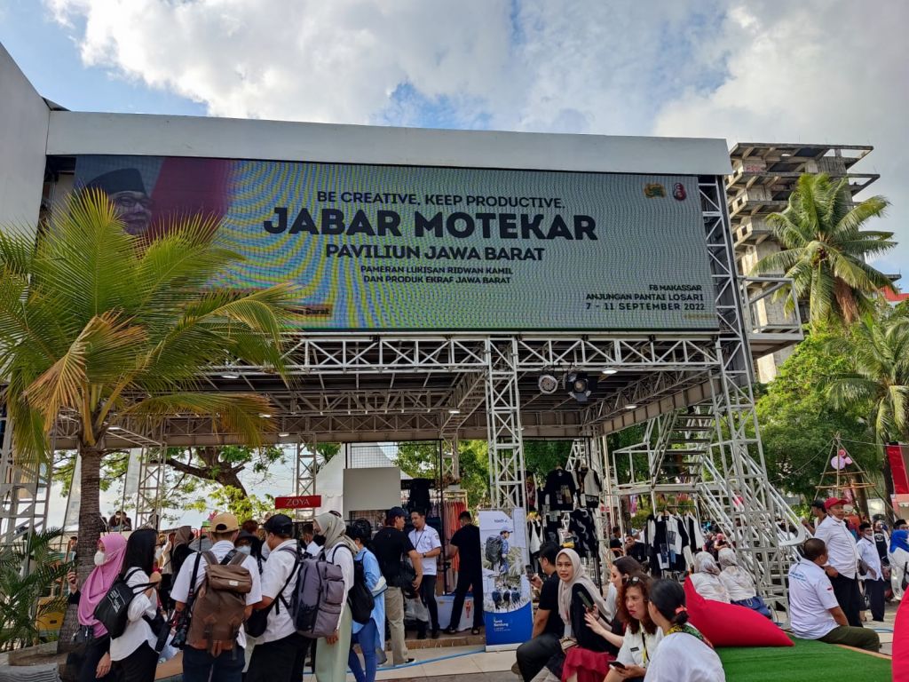 Gubernur Jawa Barat Ridwan Kamil menghadiri Pembukaan Stan Paviliun Jabar dalam acara Makassar International Eight and Forum Festival.