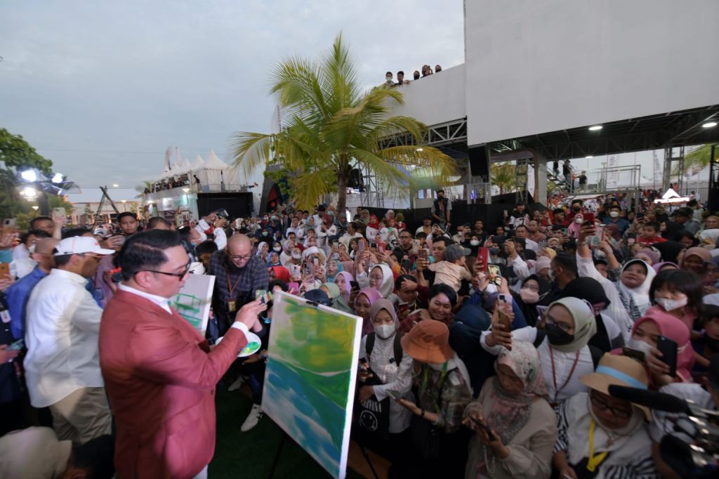 Pemerintah Daerah Jawa Barat melalui Dinas Pariwisata dan Kebudayaan mendirikan Paviliun Jabar pada Makassar International Eight and Forum Festival (MIEFF) 2022 di kawasan Pantai Losari Makassar. 