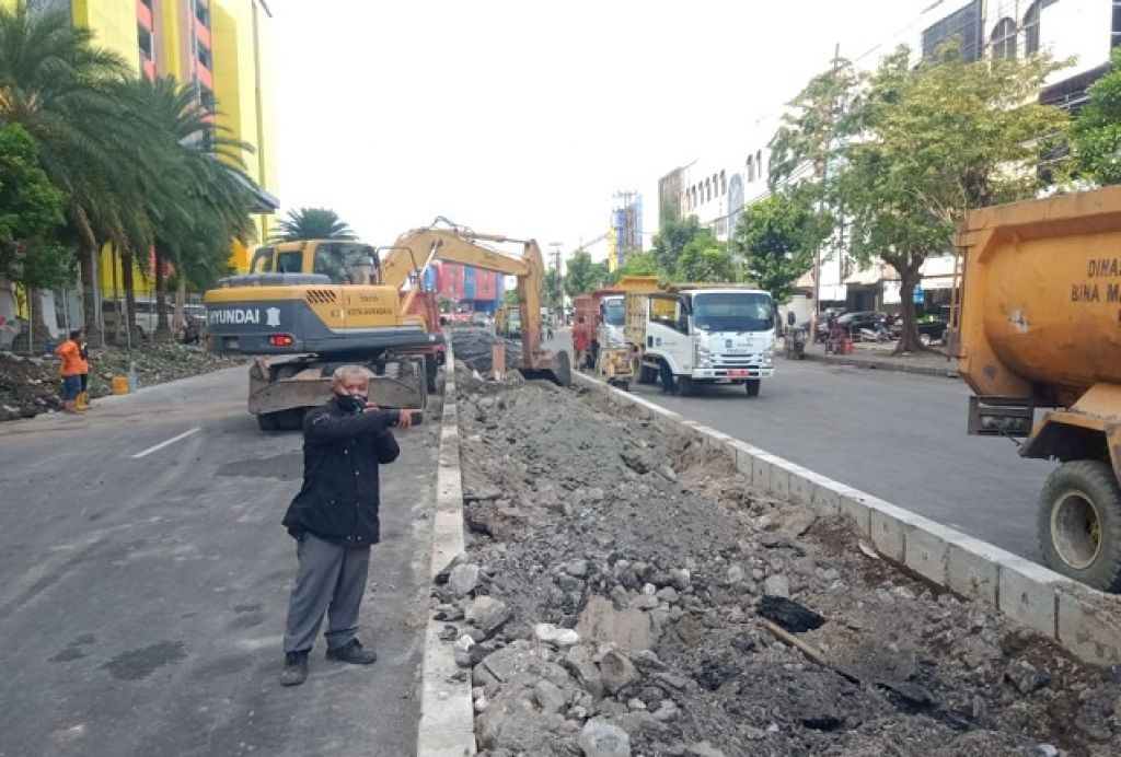 Jalan Eks TPS Pasar Turi Hampir Selesai