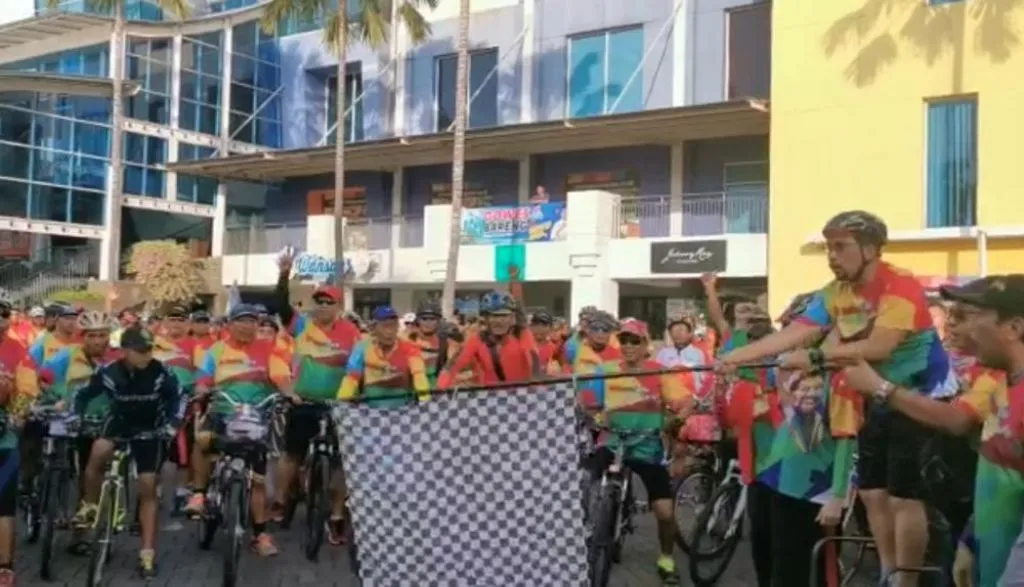 Machfud Arifin Gowes Bareng Komunitas Pecinta Olahraga Sepeda