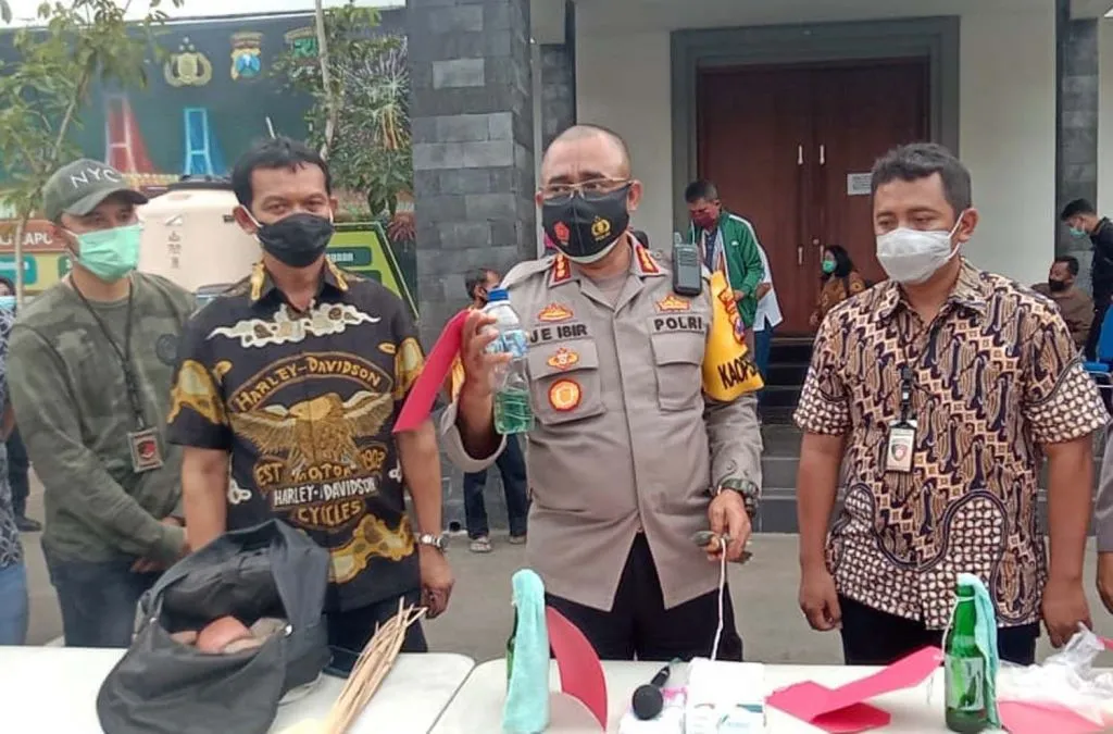Polrestabes Surabaya menetapkan 14 Tersangka Demo Omnibus Law