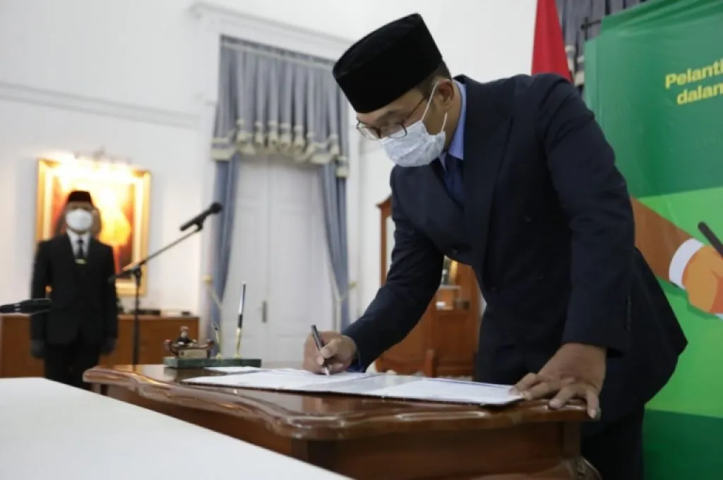 Gubernur Lantik Lima Pejabat Baru Pimpinan Tinggi