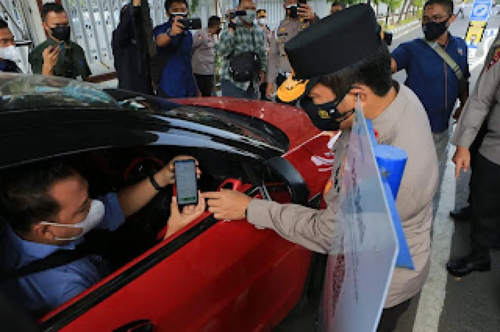 Scan QR- Code PeduliLindungi Berlaku Di Polda Jawa Timur dan Polres Jajaran