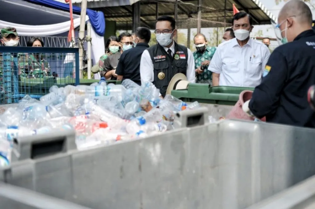 Luhut Apresiasi Penanganan DAS Citarum, Cemar Ringan, Ikan Hidup Orang Bisa Berenang