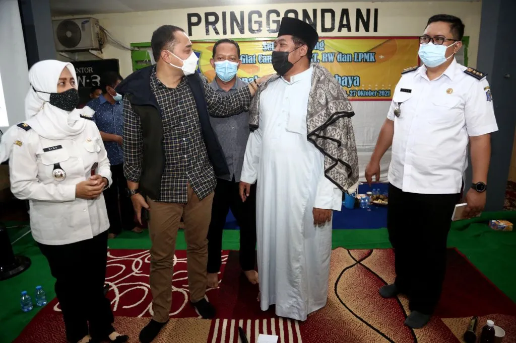 Cangkrukan di Balai RW, Wali Kota Eri Kenalkan Swargaloka