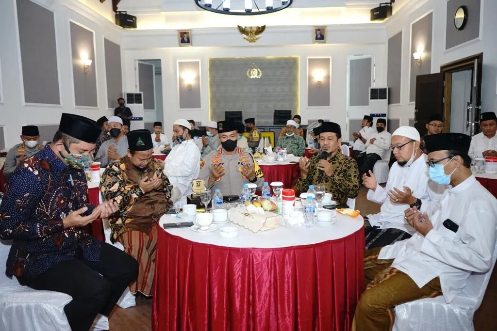 Silaturahmi Tanpa Batas Bersama Asparagus dan Kapolrestabes Surabaya