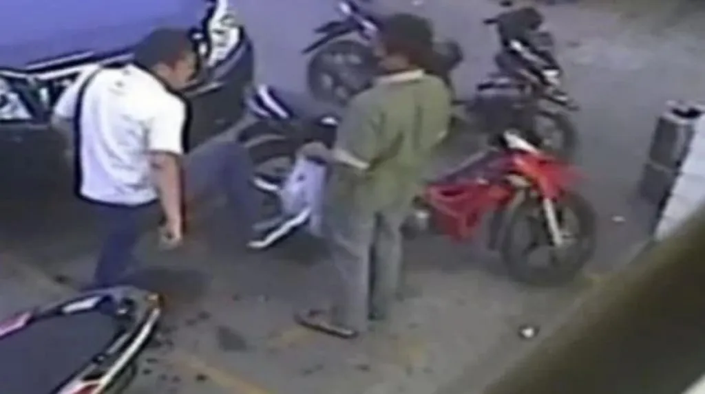 Pengemudi Mobil yang Viral Pukuli Pemotor, Kader Satgas Cakra Buana PDIP
