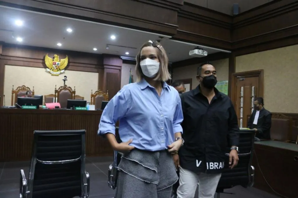 Ngaku Sudah Sembuh, Nia Ramadhani Minta Hukumanya Diperingan