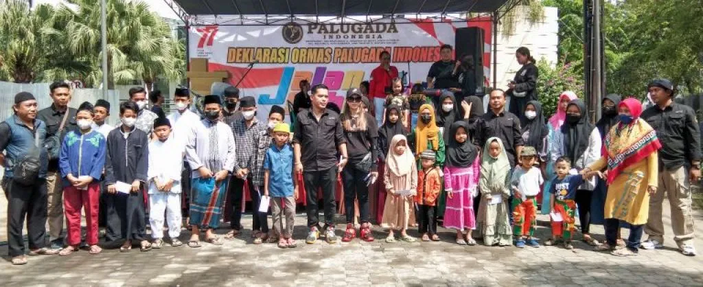 Pemberian Santunan Anak Yatim Meriahkan Deklarasi Ormas Palugada Indonesia