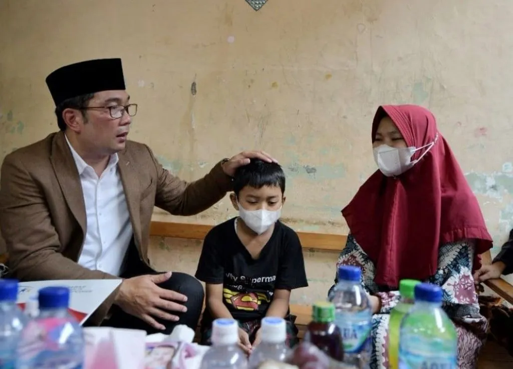 Gubernur Ridwan Kamil Kunjungi Korban Kecelakaan Truk di Bekasi