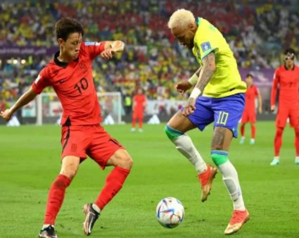 Brasil Ajari Korsel Main Bola