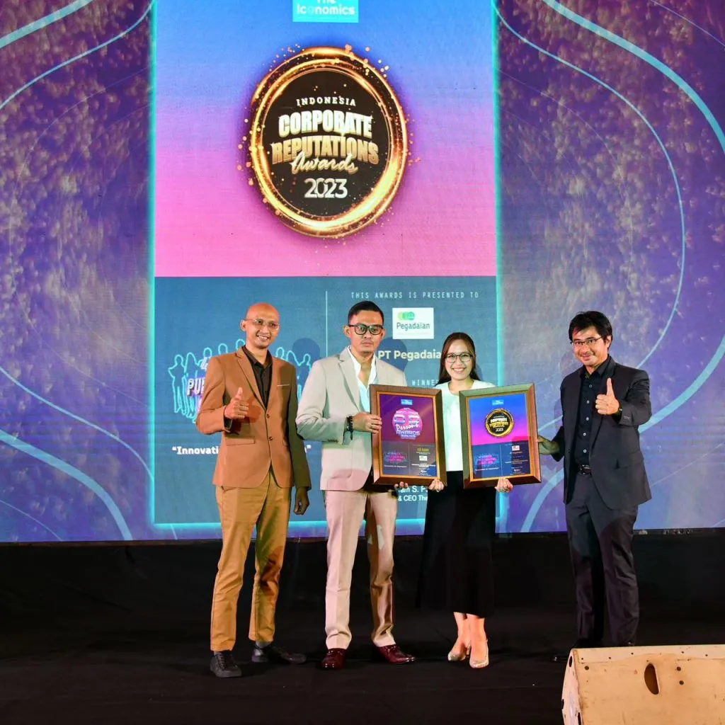 PT Pegadaian meraih Corporate Reputation Awards in Category Financial dan Indonesia Popular PR Person Awards 2023 yang berhasil diraih oleh Sekretaris Perusahaan PT Pegadaian Yudi Sadono. 